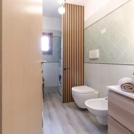 Moderno Con Piscina, Giardino E Terrazzo, P Privato