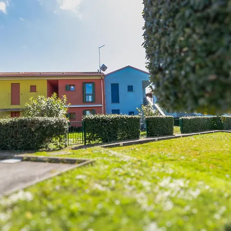 Moderno Con Piscina, Giardino E Terrazzo, P Privato