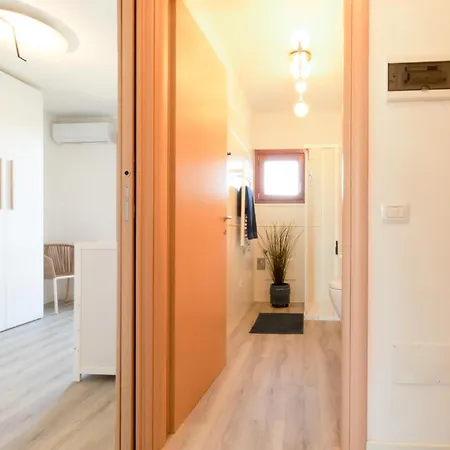 Moderno Con Piscina, Giardino E Terrazzo, P Privato * Bevazzana