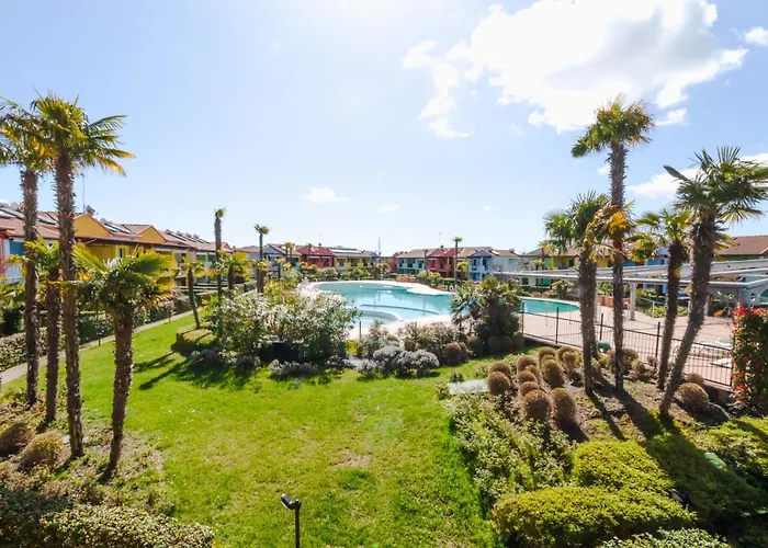 شقة Exclusive Pool Access, 2 Floors, Balcony View, Parking Bevazzana