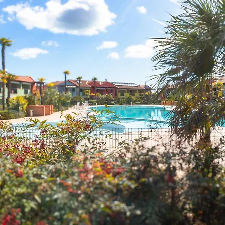Exclusive Pool Access, 2 Floors, Balcony View, Parking Appartamento *