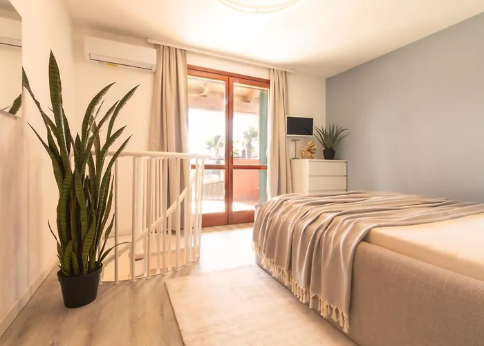 Apartment Exclusive Pool Access, 2 Floors, Balcony View, Parking *