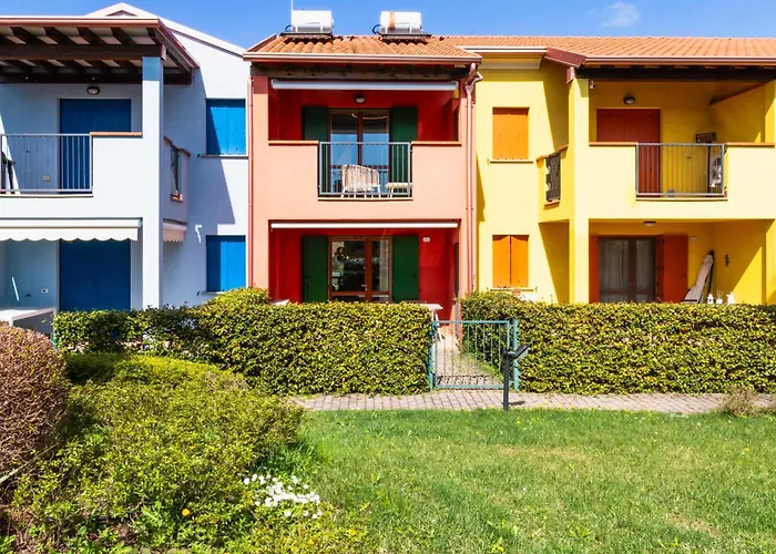 Exclusive Pool Access, 2 Floors, Balcony View, Parking Apartment Bevazzana