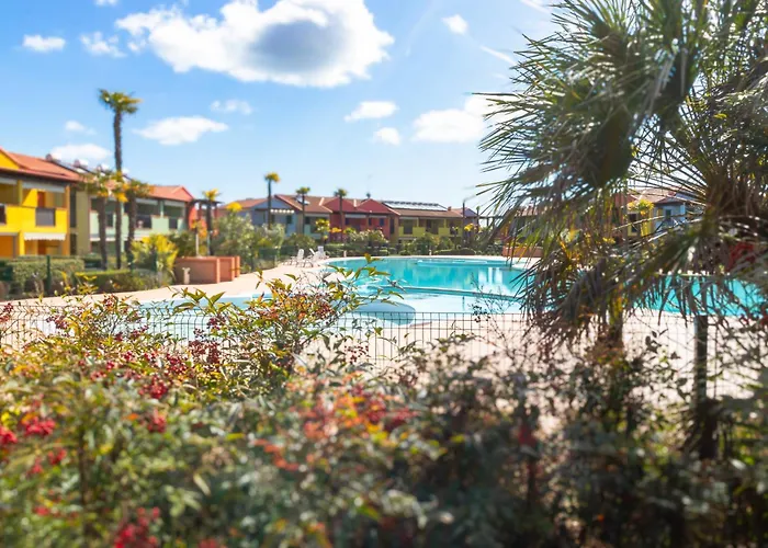Exclusive Pool Access, 2 Floors, Balcony View, Parking Apartment *